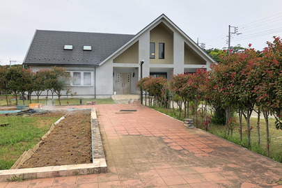 広い庭付き一軒家ハウス