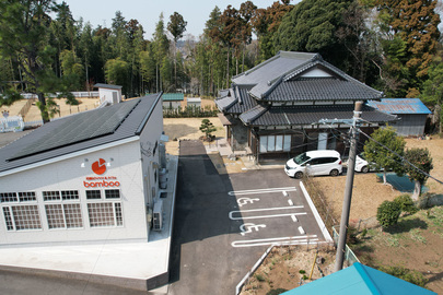 竹林里山のある日本家屋