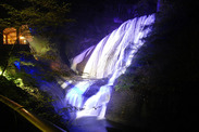茨城県袋田の滝のライトアップ2