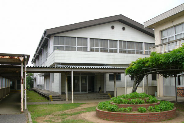 茨城県 旧八代小学校、中庭