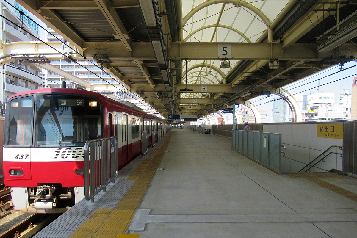 京急蒲田駅 2番線(電車あり)