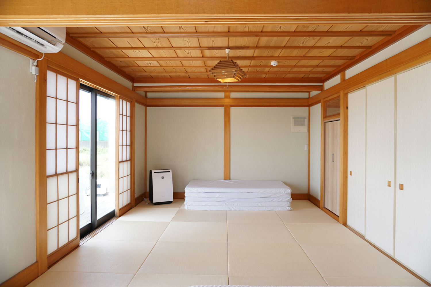 琉球畳を敷き詰めた和室