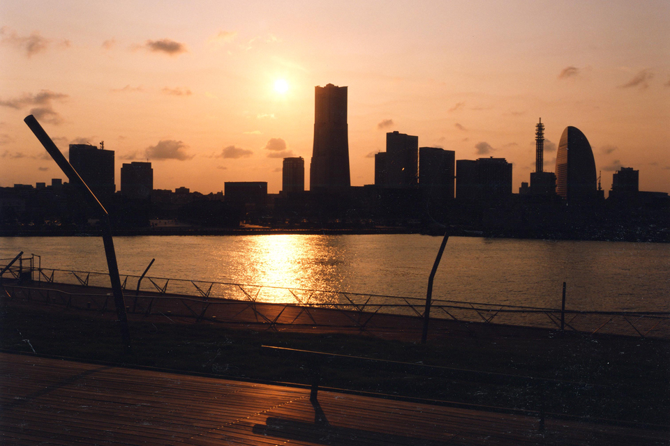 神奈川県 横浜港大さん橋国際<br>客船ターミナルからの夕景