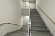 本校舎2階階段