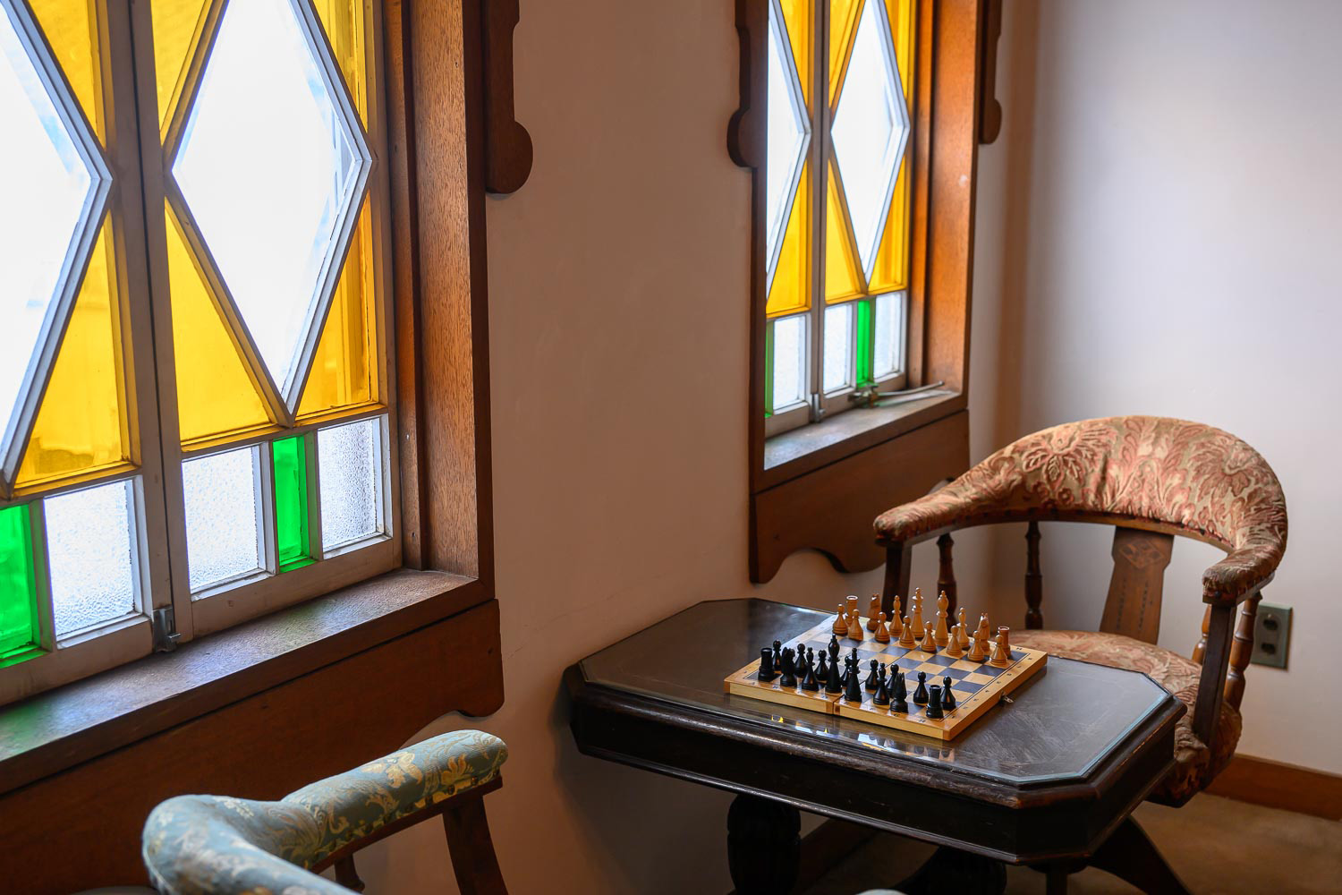 チェスのある窓辺