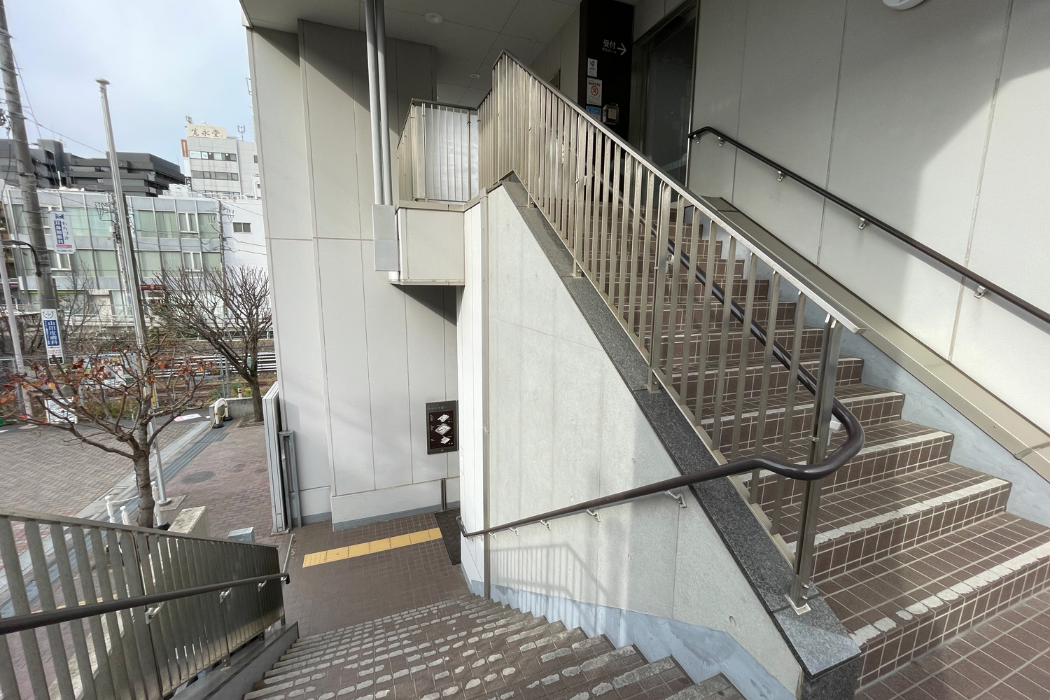 1F→2F 外階段